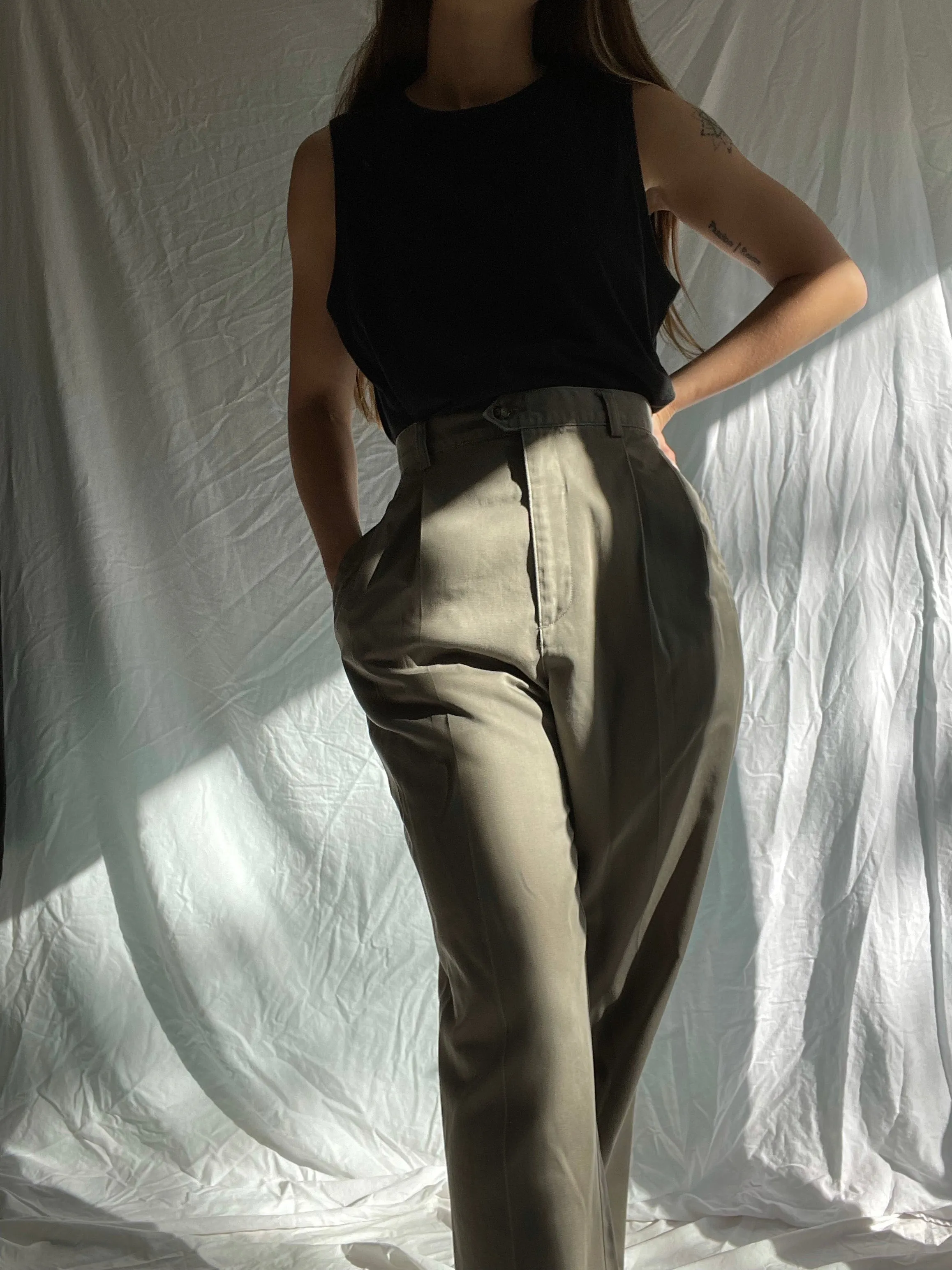 90s Flattering High-Rise Chinos - 30