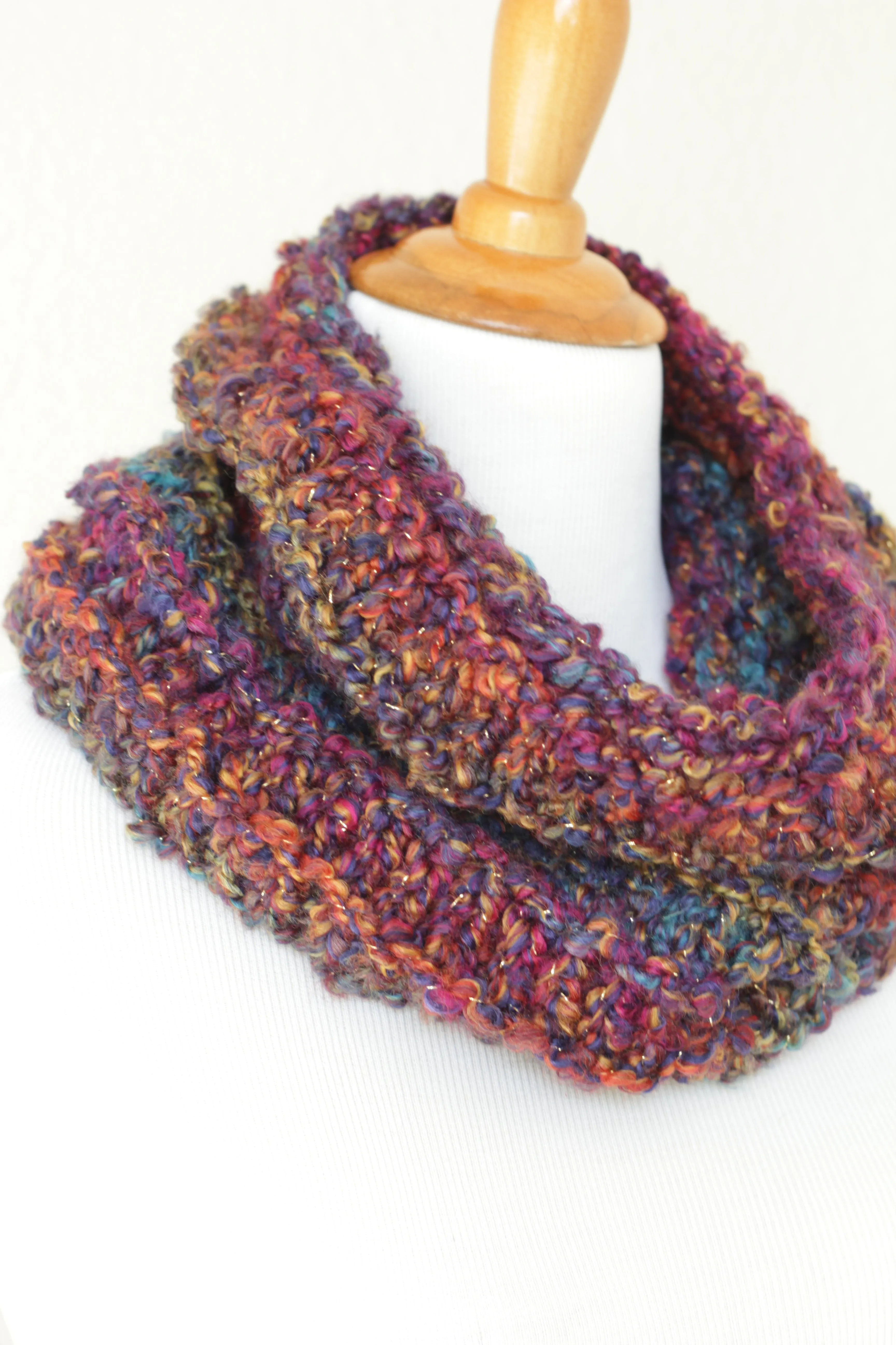 Crochet cowl in red and purple colors, chunky infinity scarf - 3 colorways available