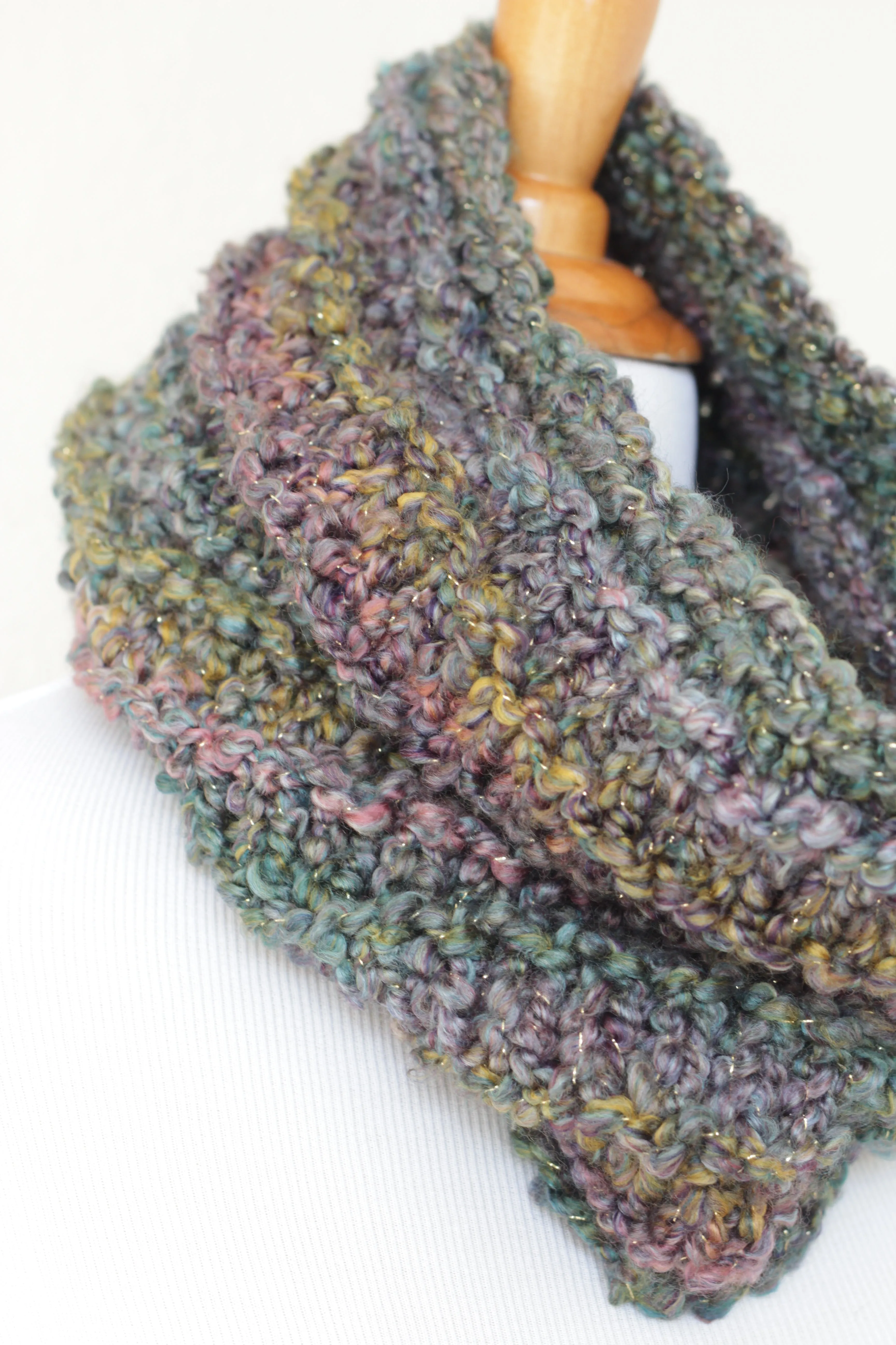Crochet cowl in red and purple colors, chunky infinity scarf - 3 colorways available