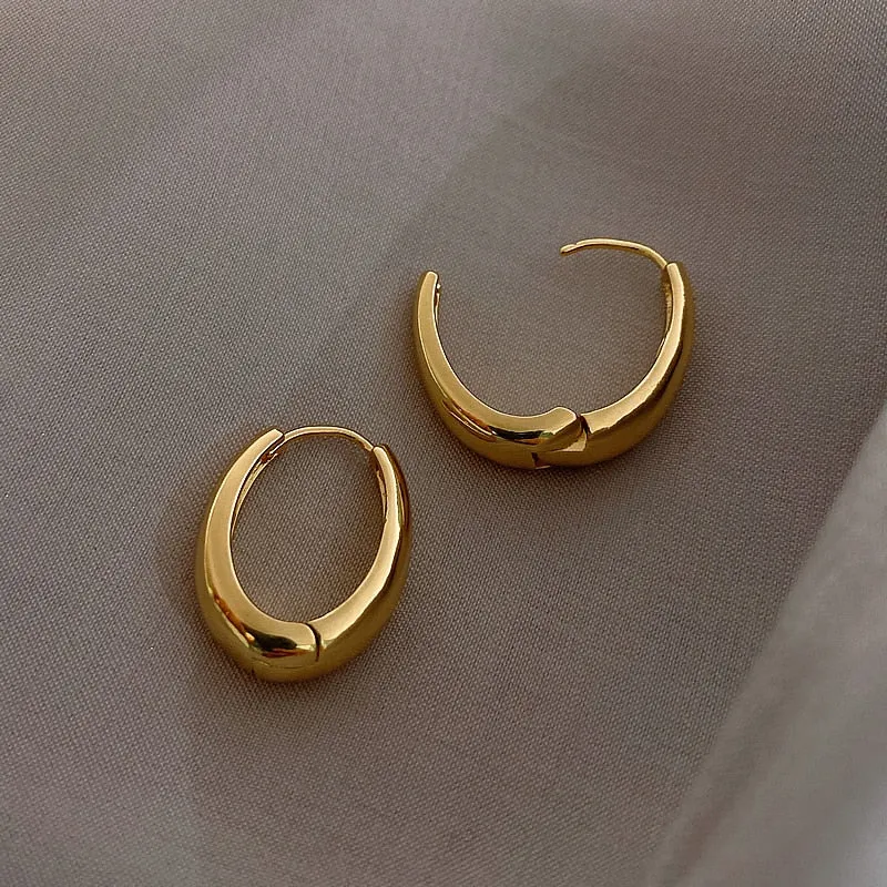 Gold Earrings in Ellipse Shape