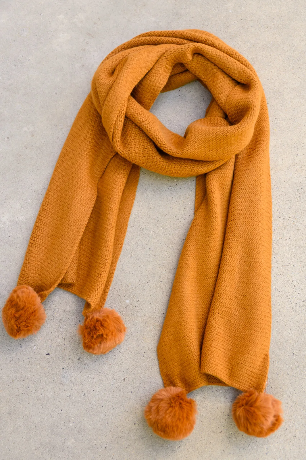 W23 Knitted Fuzzy Pom Pom Scarf In Ginger